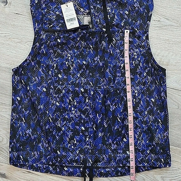 Fabletics Demi Lovato Damara Vest Size XLarge Activewear Mock Neck Mesh Camo - Picture 8 of 9